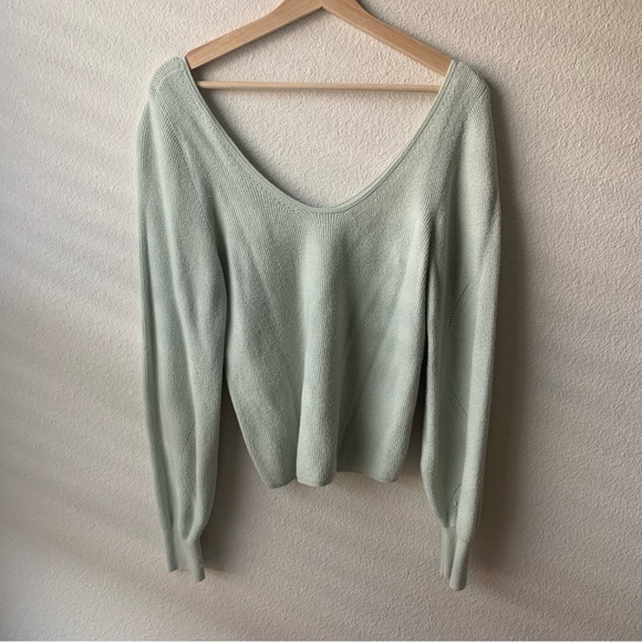 Super Soft Abercrombie & Fitch Sweater - Picture 2 of 6